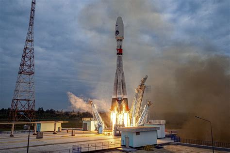A failed lunar mission dents Russian pride and reflects deeper problems with Moscow’s space industry