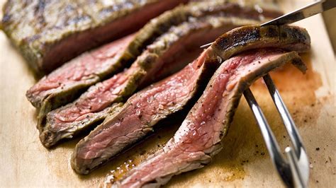 Jun 20, 2019 · Place the knife over 1 end of the beef instead of in the middle of the roast. This way, when you begin cutting the roast beef, the rest of the meat will be kept together in a single piece that you can store more easily. 5. Use a smooth slicing motion to cut the beef across the grain. 