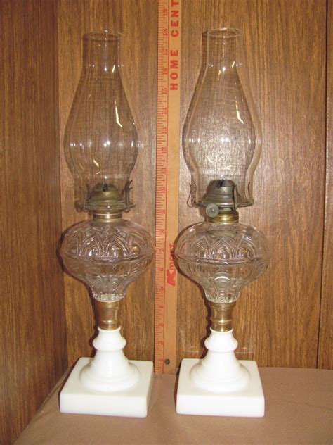 A guide to sandwich glass kerosene lamps and accessories glass industry in sandwich. - Korte maatschappijgeschiedenis van de antieke wereld.