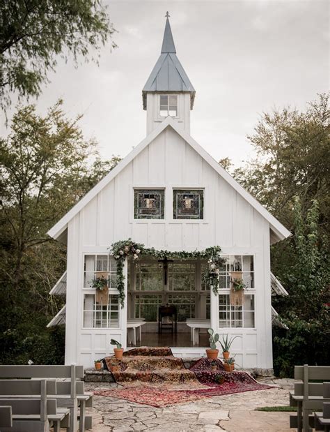 A little white wedding chapel photos. 