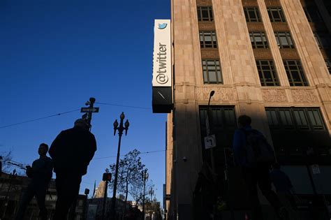 A new group of Twitter vendors is suing the company for alleged unpaid bills