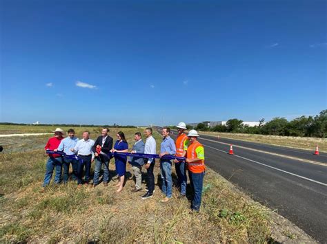 A new stretch of road in Buda improves downtown traffic