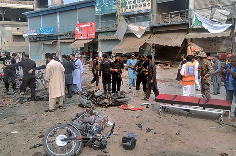 A planted bomb targeting police kills 5 and wounds 20 at a bus stop in northwest Pakistan