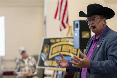 A right-wing sheriffs group that challenges federal law is gaining acceptance around the country