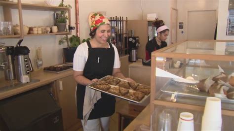 A sweet story: Customers help Loba, a beloved Chicago bakery, move into new location