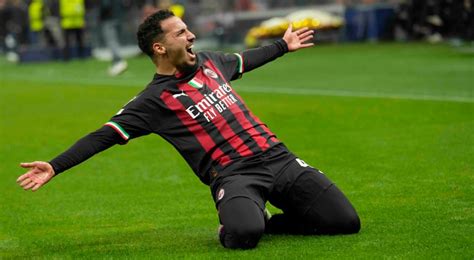 AC Milan beats 10-man Napoli 1-0 in Champions League QF