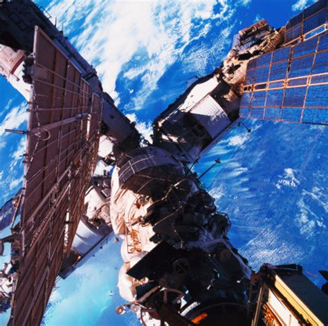 Advantages And Disadvantages Of Zero Gravity - muktibox.com