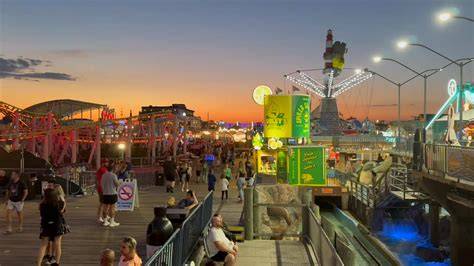 Adventure Boardwalk images - Shutterstock - raincitystudios.com