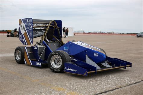 AERODYNAMIC DESIGN OF A FORMULA SAE RACE CAR