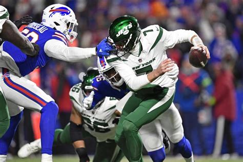 AFC East rivals Dolphins and Jets square off in NFL’s first Black Friday game