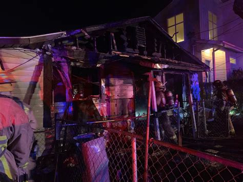 AFD: 10 people 'narrowly escape' east Austin house fire