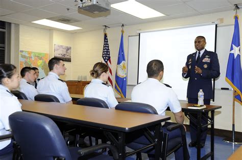 AFDW/CC visits Howard University AFROTC > Air Force District …