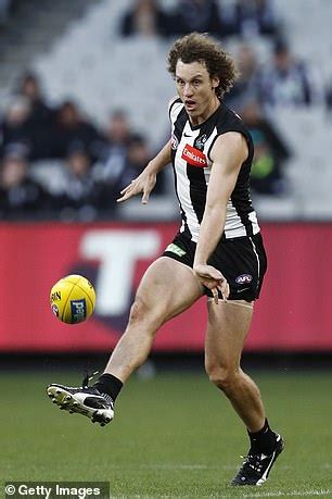 AFL: Collingwood veteran Chris Mayne retires after 14-year career