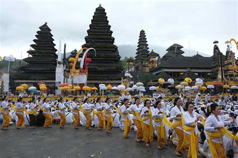 Agama Hindu Bali - Wikiwand - wintechmobiles.com