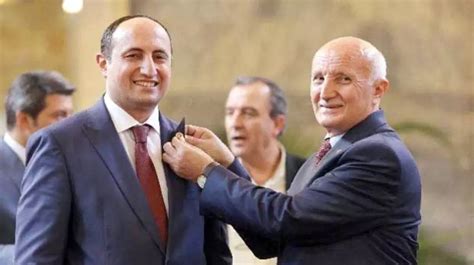 AK Partili Eski Vekil, MKYK'daki Görevini Oğluna Devretti.