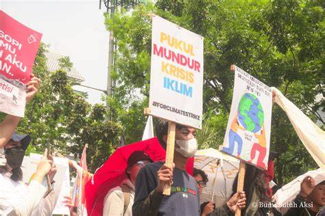 Aksi Climate Strike, Alarm untuk Atasi Krisis Iklim - raincitystudios.com
