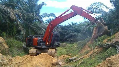 Aktivitas lintas parit excavator Hitachi - raincitystudios.com