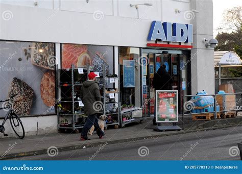 ALDI: Will the store be open for Christmas Day 2024? - Guilty Eats