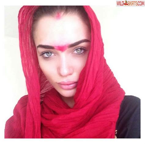 AMY JACKSON Nude 