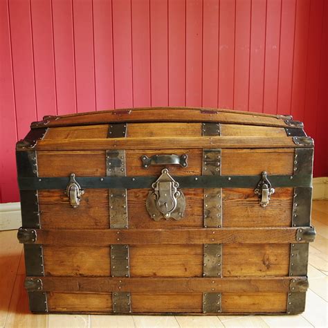 Antique Trunk - Etsy - muktibox.com