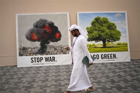 AP PHOTOS: At UN climate talks in Dubai, moments between the meetings