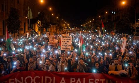AP PHOTOS: Emotions run high at pro-Israel and pro-Palestinian demonstrations around the world