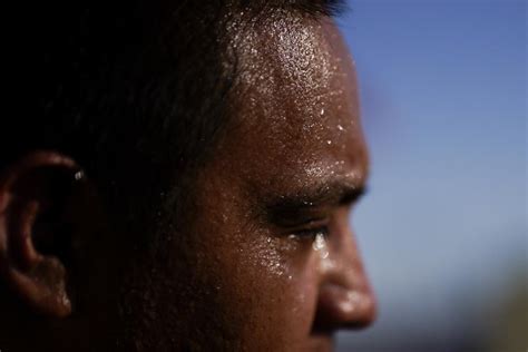 AP PHOTOS: People shade, hydrate and stay indoors in scorching heat on U.S.-Mexico border