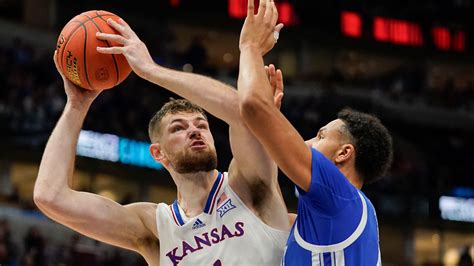 AP Player of the Week: Hunter Dickinson of No. 1 Kansas starred in marquee win vs. No. 16 Kentucky