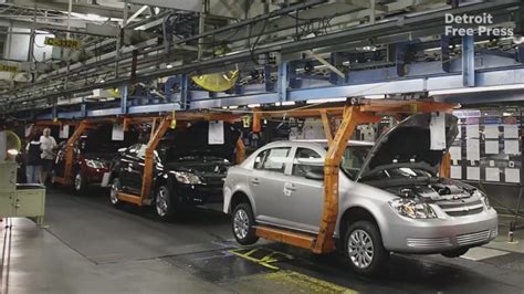 AP Sources: Auto workers and Stellantis reach tentative contract deal that follows model set by Ford