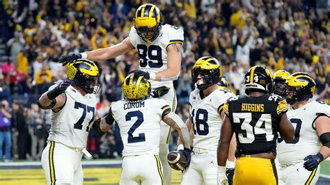 AP Top 25: Michigan is No. 1 for first time in 26 seasons, Georgia’s streak on top ends at 24 weeks