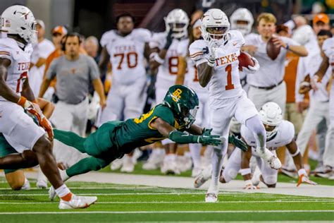 AP Top 25: Texas stays at No. 3, Kansas moves into poll ahead of DKR visit