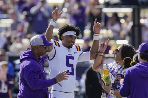 AP names LSU’s Daniels unanimous SEC offensive player of year; Watson named top defensive player