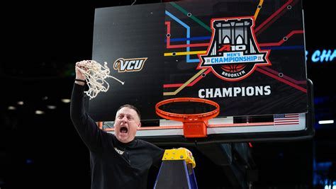AP source: Penn St hiring VCU’s Rhoades as men’s hoops coach