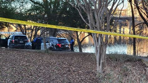 APD: Car found in Lady Bird Lake overnight