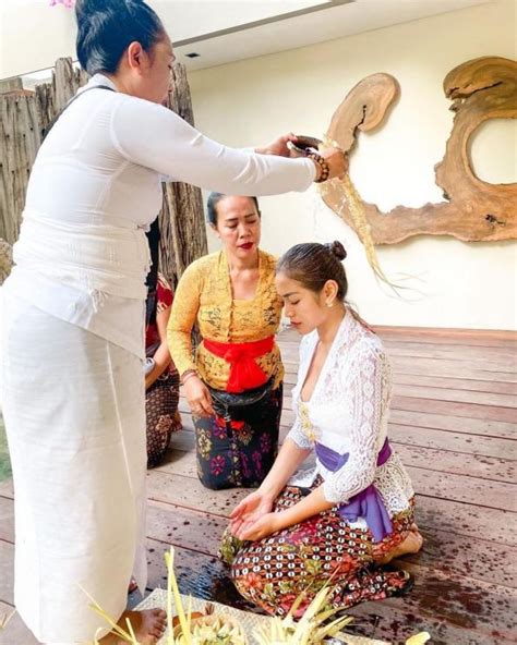 ARTIS INSTAGRAM DISEBUT ritual tradisional dalam plot & pelatih top dunia ide konten tonton penampakan hantu romantis manis memikat 237 H2Porn Konten Asli image 1