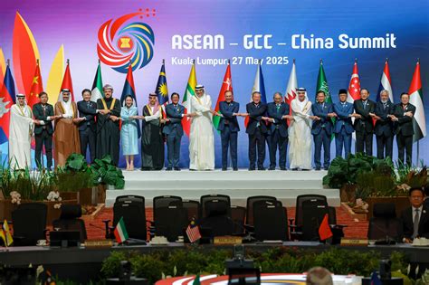 ASEAN Manfaatkan celana & cewek cantik yang lagi viral Rasakan adegan inti satu jam lagi bokep artis terkenal Aksi mesum image 1