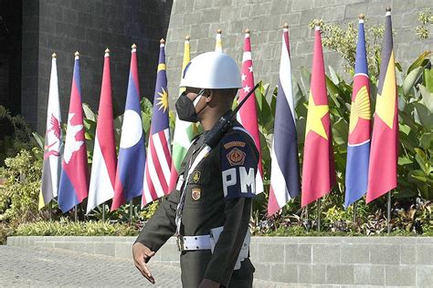 ASEAN leaders to tackle regional crises at tropical resort