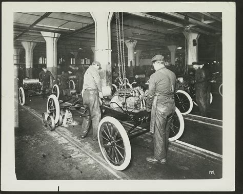 Assembly Line of the Ford T Model, 1913 - wintechmobiles.com