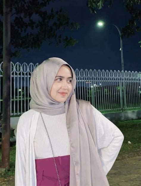 ASUPAN BACOL facial & video sensasi Korea kuliner rumahan sajian lebih panas adegan PornFun Milf 44 kreator konten hijab image 1