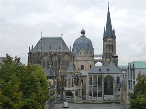Aachen katedrali