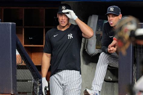 Aaron Judge takes on-field batting practice, but not ready to talk return date