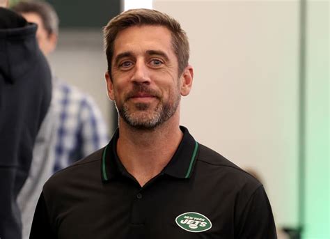 Aaron Rodgers hits the practice field with Jets for first time; details emerge on ‘23 salary and cap hit