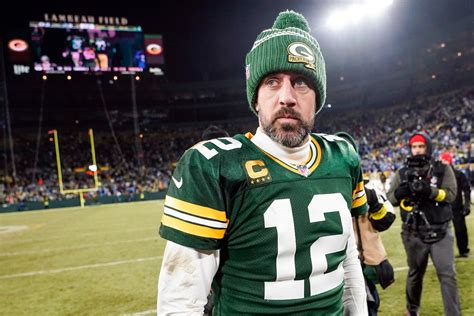 Aaron Rodgers plans to play for Jets in 2023, awaits Packers’ move