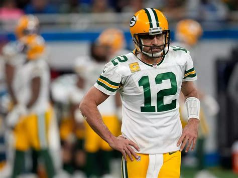 Aaron Rodgers says he plans on playing this week