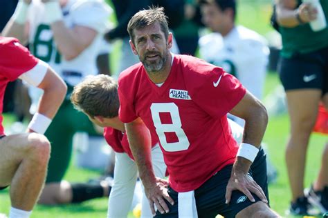 Aaron Rodgers sharing info and making sure his new Jets teammates have their ‘brains turned on’