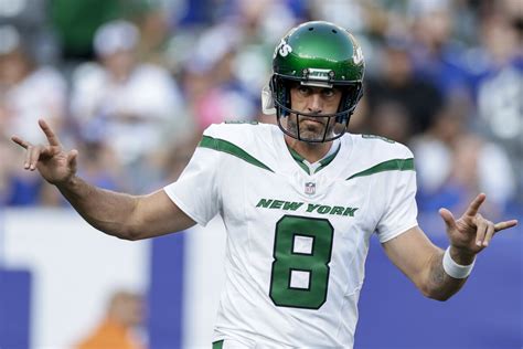 Aaron Rodgers throws a TD pass in his brief preseason debut as Jets beat Giants 32-24