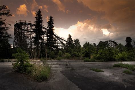 Abandoned Hauntingly Beautiful Deserted Theme Parks