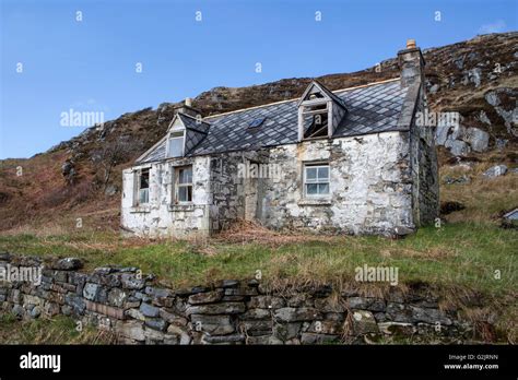 Abandoned cottages hi-res stock photography and images - Alamy