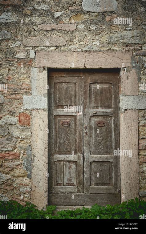 Abandoned house italy door Stock Photos and Images