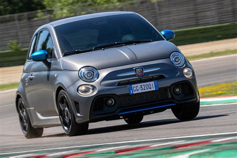 Abarth F595: Pilotamos el coche perfecto para el Jarama - Car and Driver